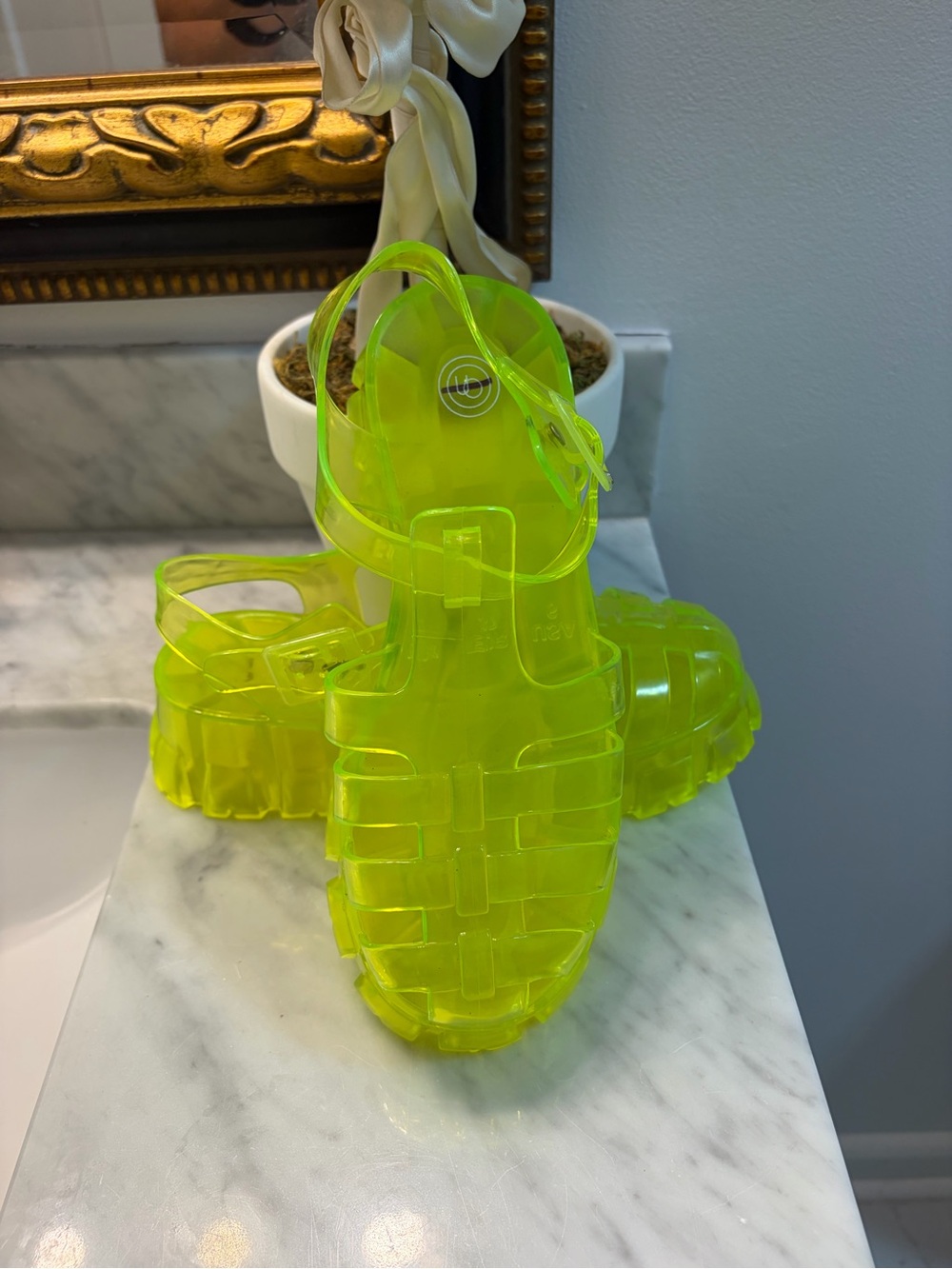NWOT URBAN OUTFITTERS Jelly Sandals NWT Color NEON Yellow - Size 6